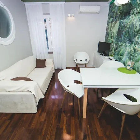 Luxury And Silente Bacvice 게스트하우스 4*