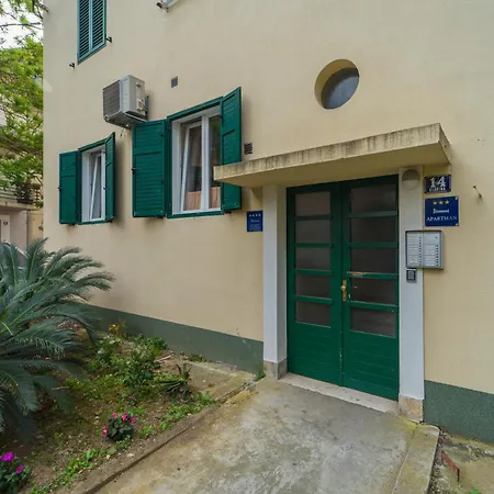 塞林特巴维斯奢华客房及公寓旅馆 招待所 4*