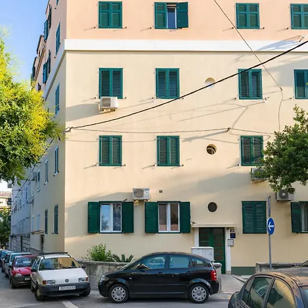 塞林特巴维斯奢华客房及公寓旅馆