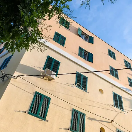 塞林特巴维斯奢华客房及公寓旅馆 4*