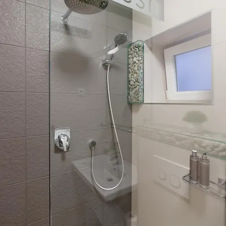 招待所 塞林特巴维斯奢华客房及公寓旅馆 4*